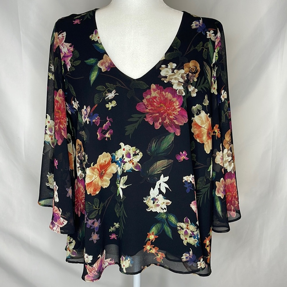 Karen Kane Floral Bell Sleeve V-Neck Top Sz. S